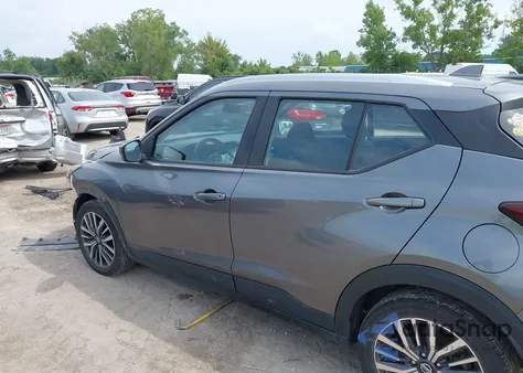 2021 Nissan Kicks Sv Xtronic Cvt z USA, uszkodzony, nr VIN 3N1CP5CV3ML470158